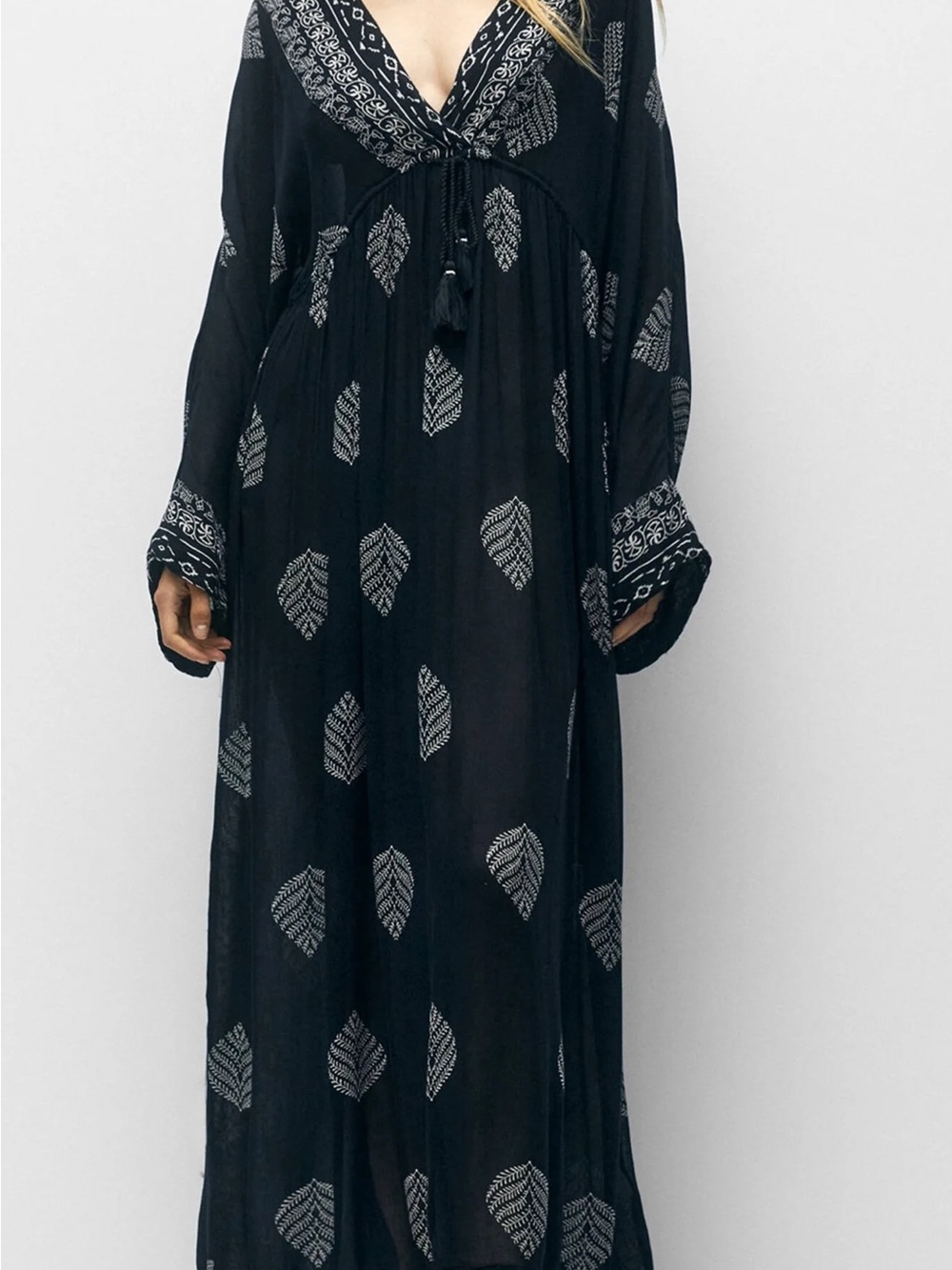 Pull & Bear 100% Viscose Long Sleeve Printed V-Neck Maxi Dress